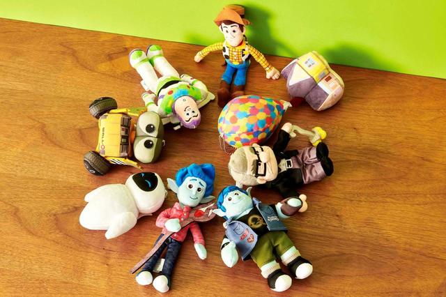 ぬいぐるみキーチェーン （ウッディ＆バズ・ライトイヤー、ウォーリー＆イヴ、カール・フレドリクセン＆家、イアン・ライトフット＆バーリー・ライトフット）各3,500円