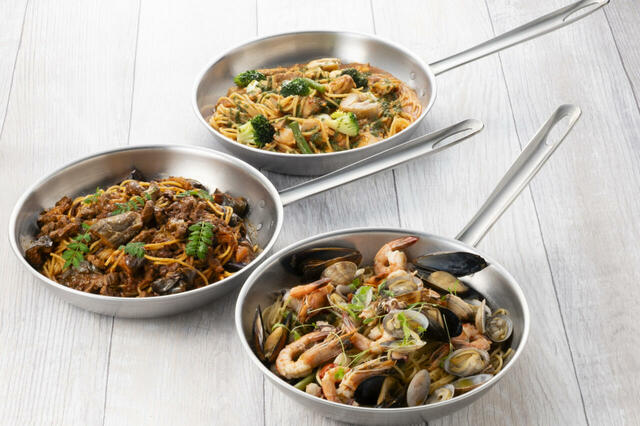 「オープンキッチンで仕上げる出来立てパスタ」＜期間：2025年7月1日〜9月30日＞【暑い夏は肉料理でパワーチャージ！ホテルヴィスキオ大阪で「夏の肉ニクフェス」ランチブッフェ開催中！】