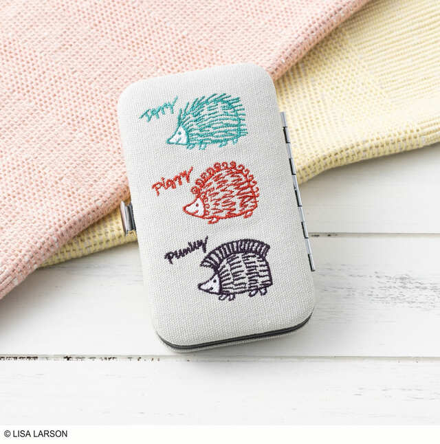 【『cookpad plus 2025年春号』（扶桑社）】増刊号の付録は、リサ・ラーソンの身だしなみセット