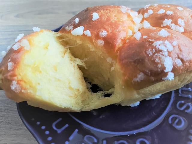 【パンと焼き菓子のPapapapa-n! （ぱぱぱぱーん）－ブリオッシュ専門店－】軽く温め直してからいただくと極上のフワフワ食感が味わえる