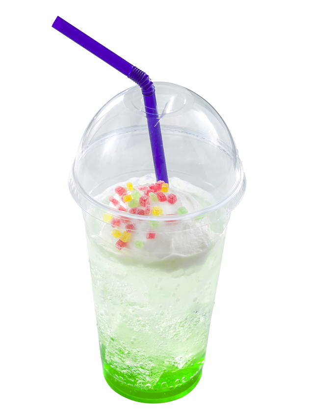 グリーンアップルソーダ(ホイップクリーム) 410円|トイ・ストーリー・セットにプラス210円で、ソフトドリンクをグリーンアップルソーダ(ホイップクリーム)に変更することができます|カフェ・ポルトフィーノ|東京ディズニーシー「ピクサー・プレイタイム」スペシャルメニュー