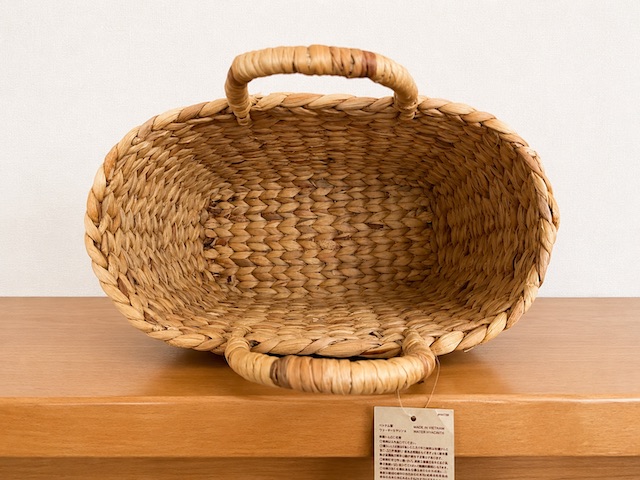 【無印良品 ウォーターヒヤシンスバスケット】中もシンプルでざっくりと編み込まれています
