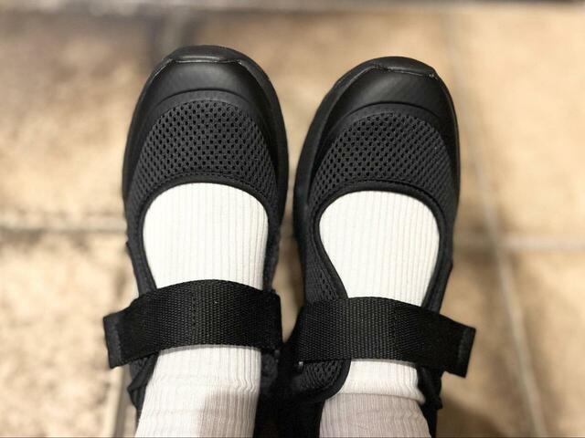 【無印良品 メッシュ ワンベルトスニーカーサンダル】靴下合わせもできるので、合わせ方次第で春先から秋まで長く履けます♪