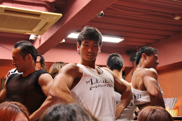 『バックラットスプレット！』 背中広いよ！ デカいよっ！！