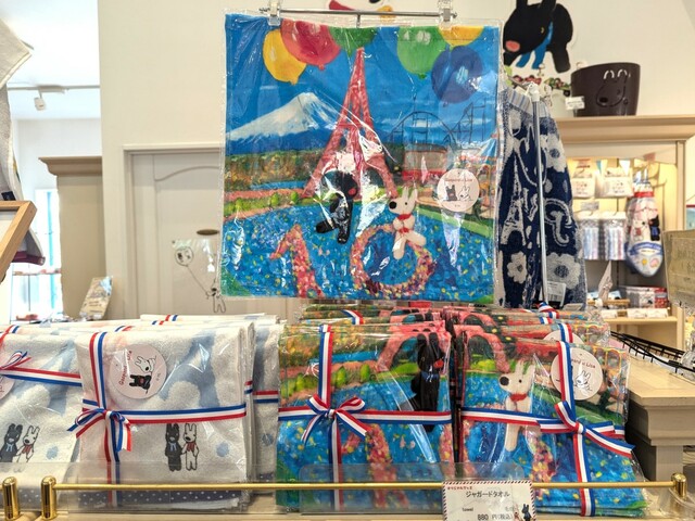 【富士急ハイランド・リサとガスパール タウン】「ジャガードタオル」各880円／リサとガスパール タウン ショップ