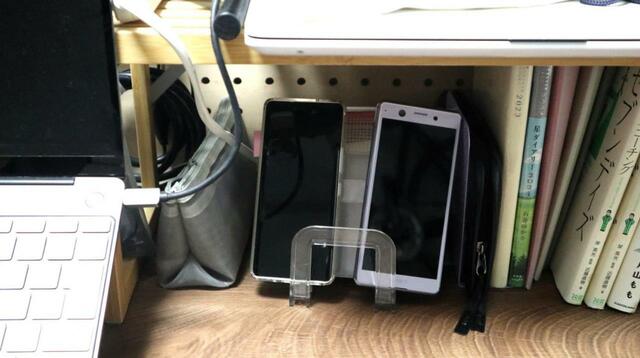 【デスク周りすっきり大改造】小物収納にセリアのハンカチスタンドを組み合わせています 