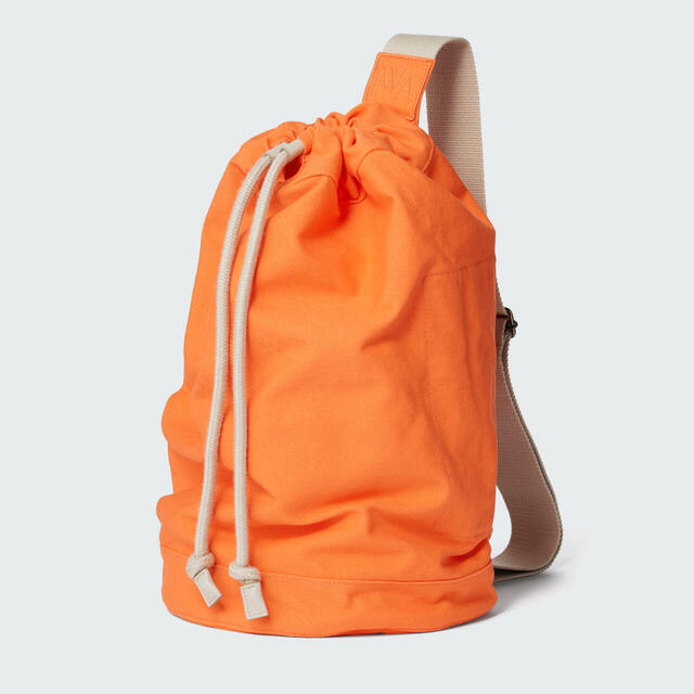 【UNIQLO and JW ANDERSON】男女兼用「ドローストリングバッグ」各¥2,990