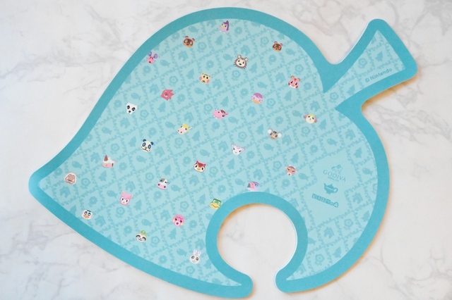 【ゴディバ meets どうぶつの森 アソートメント/Pink 6粒入 ティーマットセット】ブルーのマット