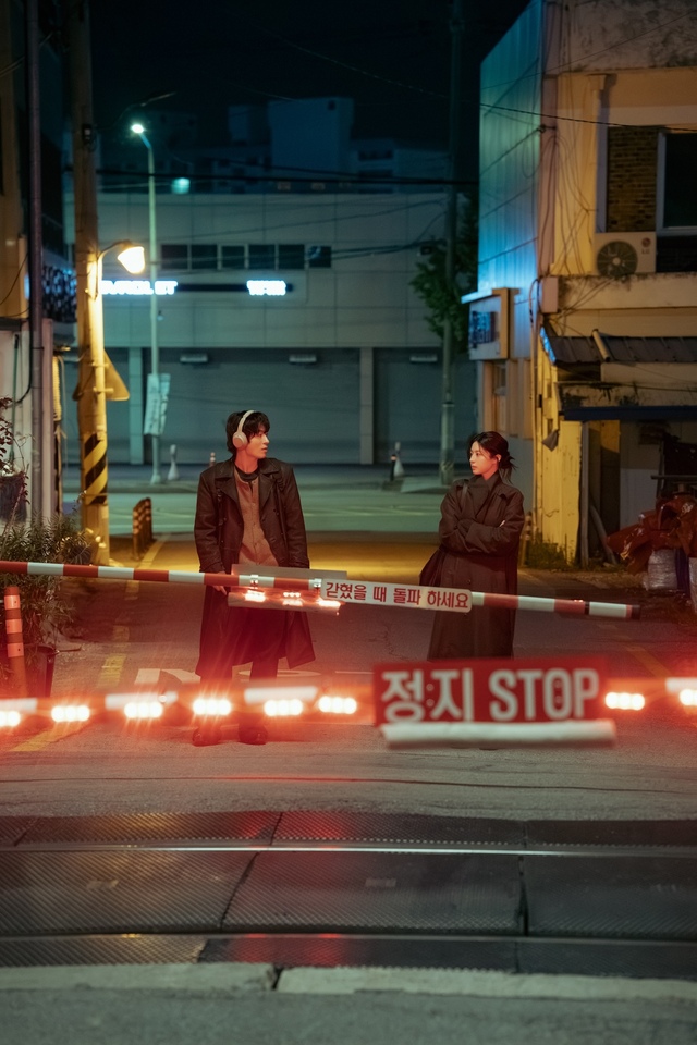Netflixシリーズ『誰だって無価値な自分と闘っている』独占配信中