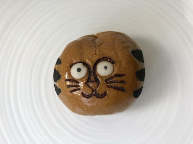 【招福猫子（ねこ）まんじゅう】とら猫（黒砂糖生地／粒あん）