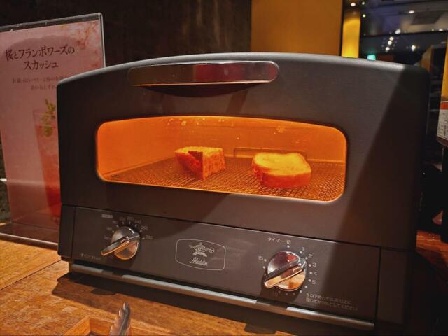 【ポワン・エ・リーニュ ランチセット】こちらのトースターではふんわりとした食感に仕上がるとか