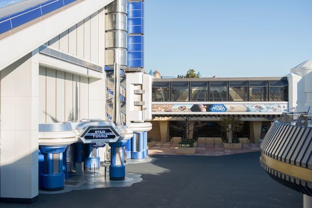 アトラクション外観もスペシャルバージョンに