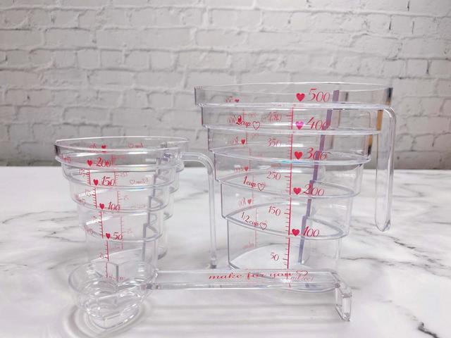 【NITORI】計量カップ（ハート 200ml）／税込610円・計量カップ（ハート 500ml）税込814円・計量スプーン（ハート）／税込304円