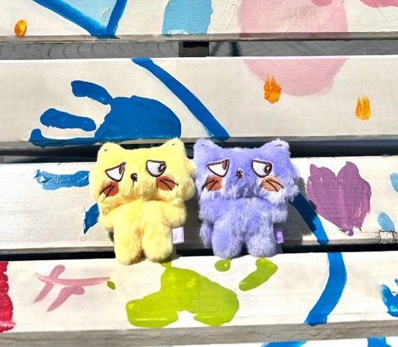 ぬいぐるみキーチェーン（イエロー・パープル）　各2,900円（税込）