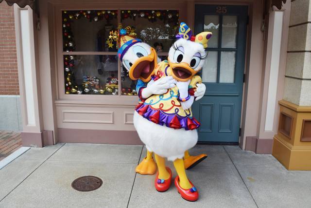 キャラクターグリーティング|香港ディズニーランド・リゾート