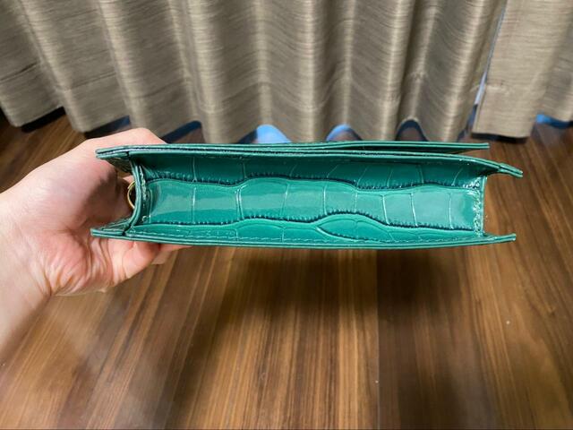 【SHEIN⠀クロックスエンボスフラップクロスボディバッグ】型崩れなしでキレイ