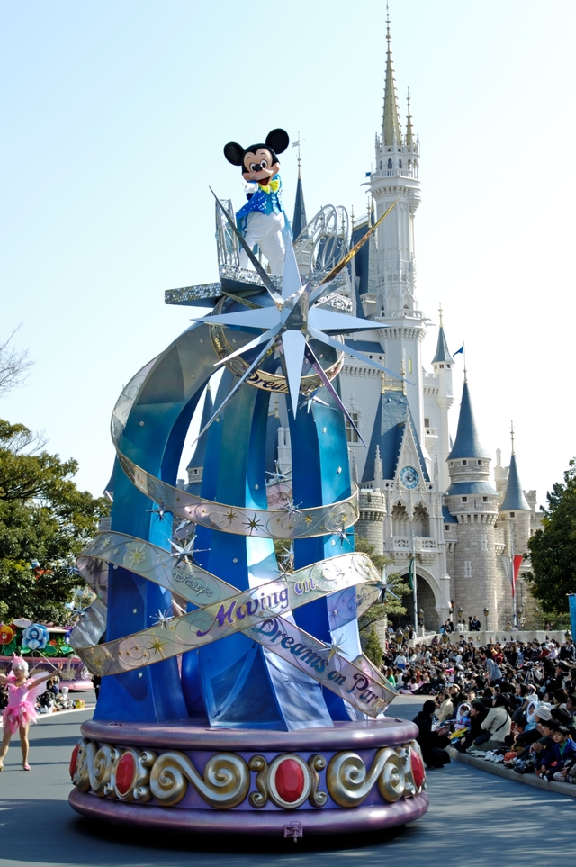 2006年3月31日　東京ディズニーランド「ディズニー・ドリームス・オン・パレード“ムービン・オン”」スタート