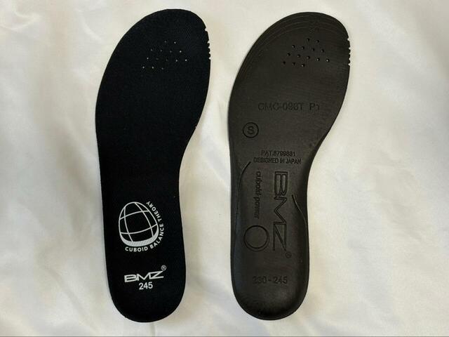 【ワークマン BMZアシトレウォーキング】一般的なインソールと比べて、つま先部分までかなりフラットになっているのが特徴