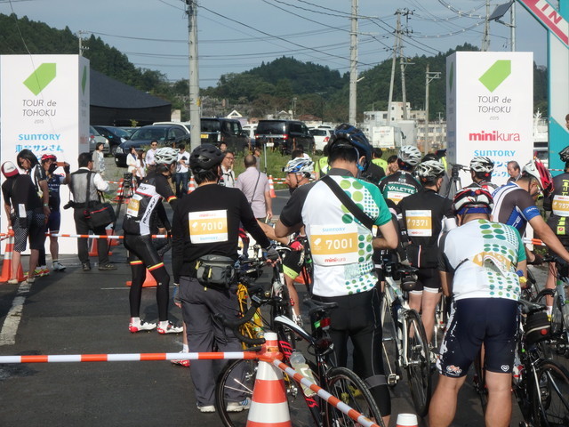ツール・ド・東北2015／今か今かとスタートを待ちわびる出場者たち