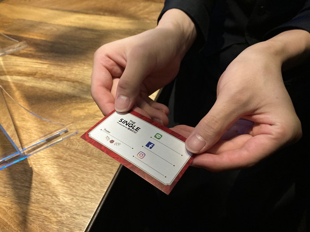 【THE SINGLE】連絡先カードはスタッフさんが手渡してくれるので安心