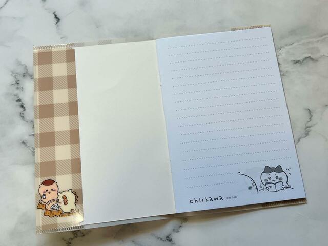ノートカバーを開いたところもチェック模様でキュート