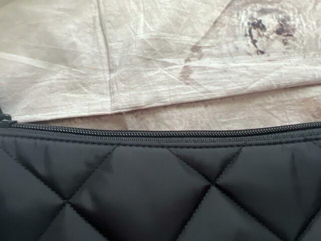 ファスナーで開閉する仕様