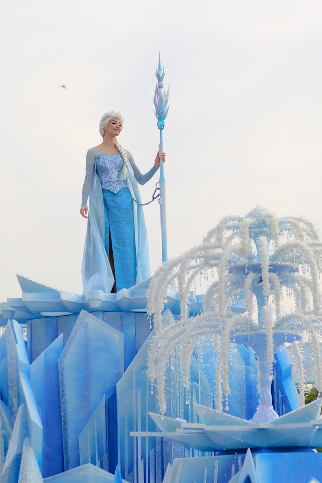 「フローズンファンタジーパレード」エルサ｜東京ディズニーランド 2016年「アナとエルサのフローズンファンタジー」（撮影 / YOSHI）
