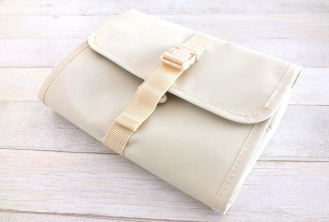 【カルディ 吊るせるマルチポーチ】表面はシンプルなオフホワイト