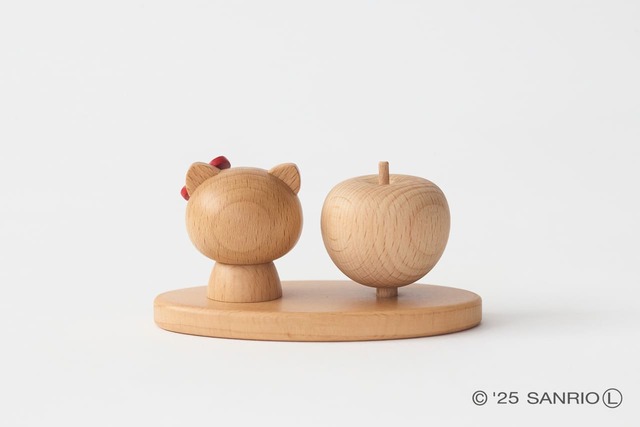 【ハローキティ「アロマスタンド（レッド）」2,530円】うしろからみた様子