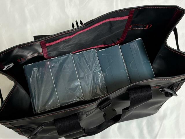 【モンベル　タフトートM】コンプレッションストラップを緩めると、ボックスティッシュ5箱が余裕で入ります！