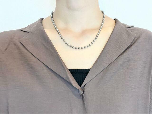 【GLOBAL WORK シャツジャケット】カラーはオフ、ブラック、ブラウンの3展開。写真はブラウンです