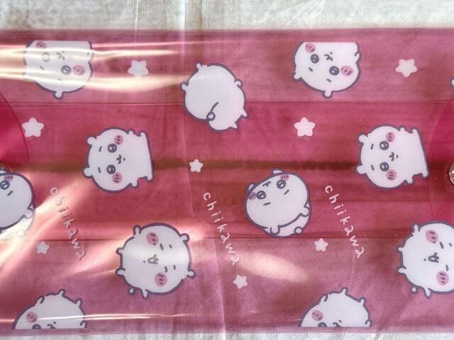 クリアピンクにちいかわのかわいい総柄デザイン