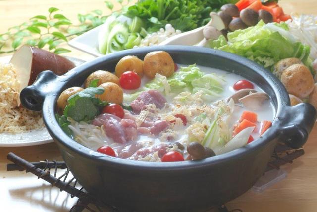 ⼭椒⾵味の洋⾵鍋