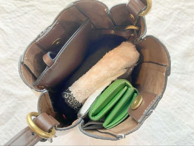 【ZARA ステッチ入りバケットバッグ】全部しっかり収まりました◎ただポケットはないので、小物はミニポーチに入れるなどしたほうが良さそうです