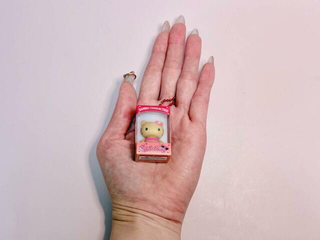 サイズは(約)幅2.6×高さ4×奥行き1.7cm