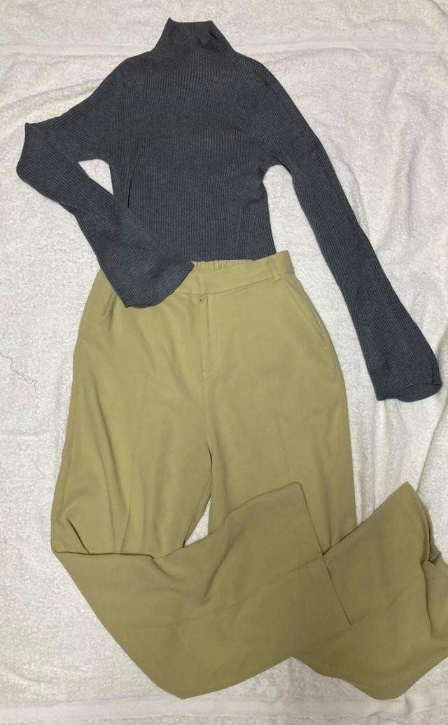 【ユニクロ　3Dリブハイネックセーター】パステルカラーとの相性もいい