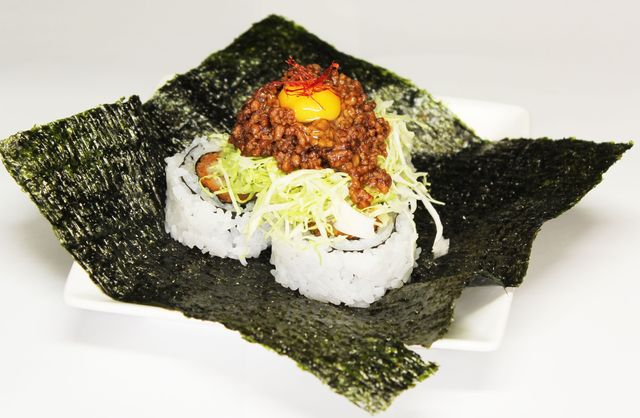 廻鮮すし 魚魚丸（愛知県） 名古屋名物 土手カツ肉味噌ピリ辛台湾風包み寿司