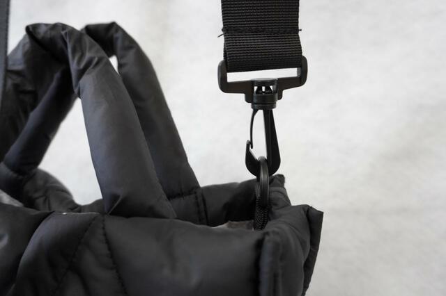最長126cmまで伸びるショルダーストラップ