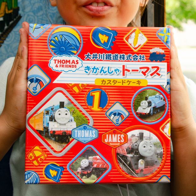車内販売で購入できる、きかんしゃトーマス カスタードケーキ｜大井川鐵道「Day Out With Thomas 2018」