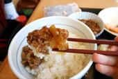 【なか卯 銀鮭牛小鉢朝食】朝からプチ牛丼を楽しめる