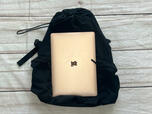 13インチのMacBook Airがラクラク入るサイズ感