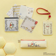 スクエアメモ ¥605、リール付きパスケース ¥2,970、ペンケース ¥2,420|Afternoon Tea LIVING「くまのプーさん」グッズ