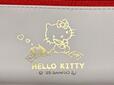 前面中央のキティちゃんの白プリントがかわいい！ゴールドで高級感たっぷりです
