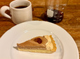 【タリーズコーヒー　モンブランタルト】温かいカフェラテと合わせれば栗のまろやかな味わいを楽しめそうですが、今回はエスプレッソを選びました