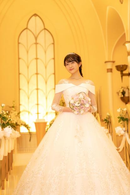 ディズニー結婚式】思わずうっとり♪ アンバサダーホテル「新ウェディングドレス」が美しい（写真 4/19） - ディズニー特集 -ウレぴあ総研