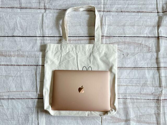 13インチのMacBook Airもラクラク収納可能な大きさ！