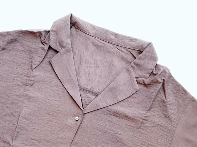 【GLOBAL WORK シャツジャケット】襟元はデコルテをスッキリ見せてくれるテーラードカラーです◎