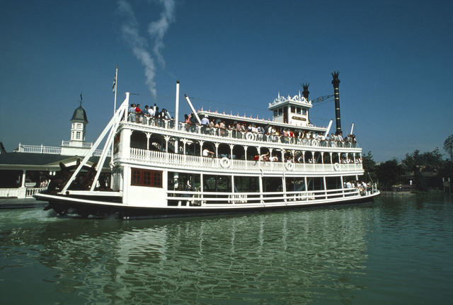 東京ディズニーランド「蒸気船マークトウェイン号」