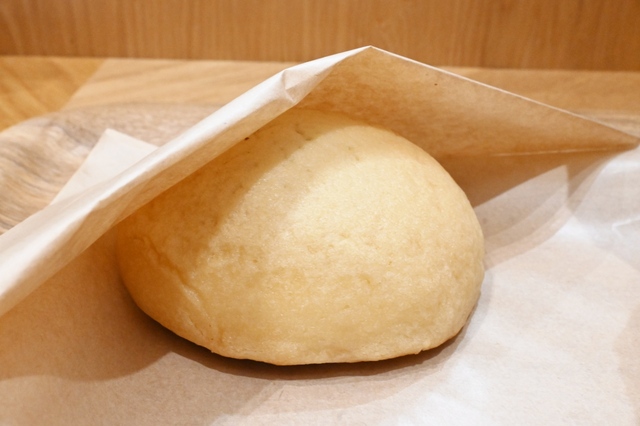 【ゴンチャ モーニングティーセット「叉焼メロンパン」】食べやすい大きさなのがうれしい！