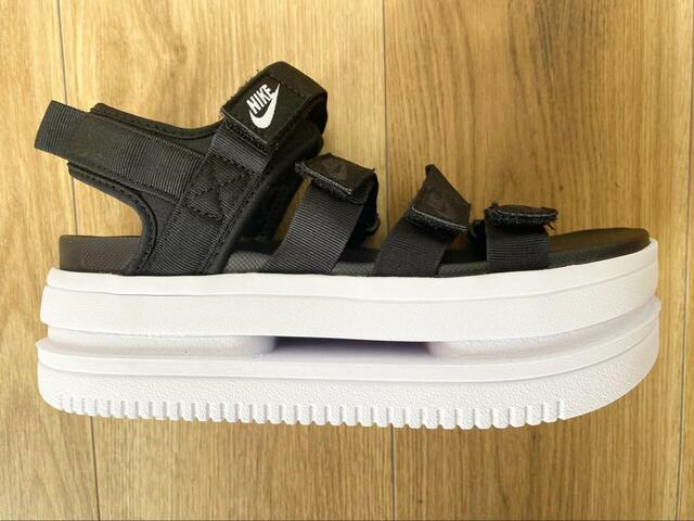 【NIKE　ICON CLASSIC】ソールは最も高いところで約6.5cm（実測）。でも実際に履いてみると想像以上に軽快な履き心地です！